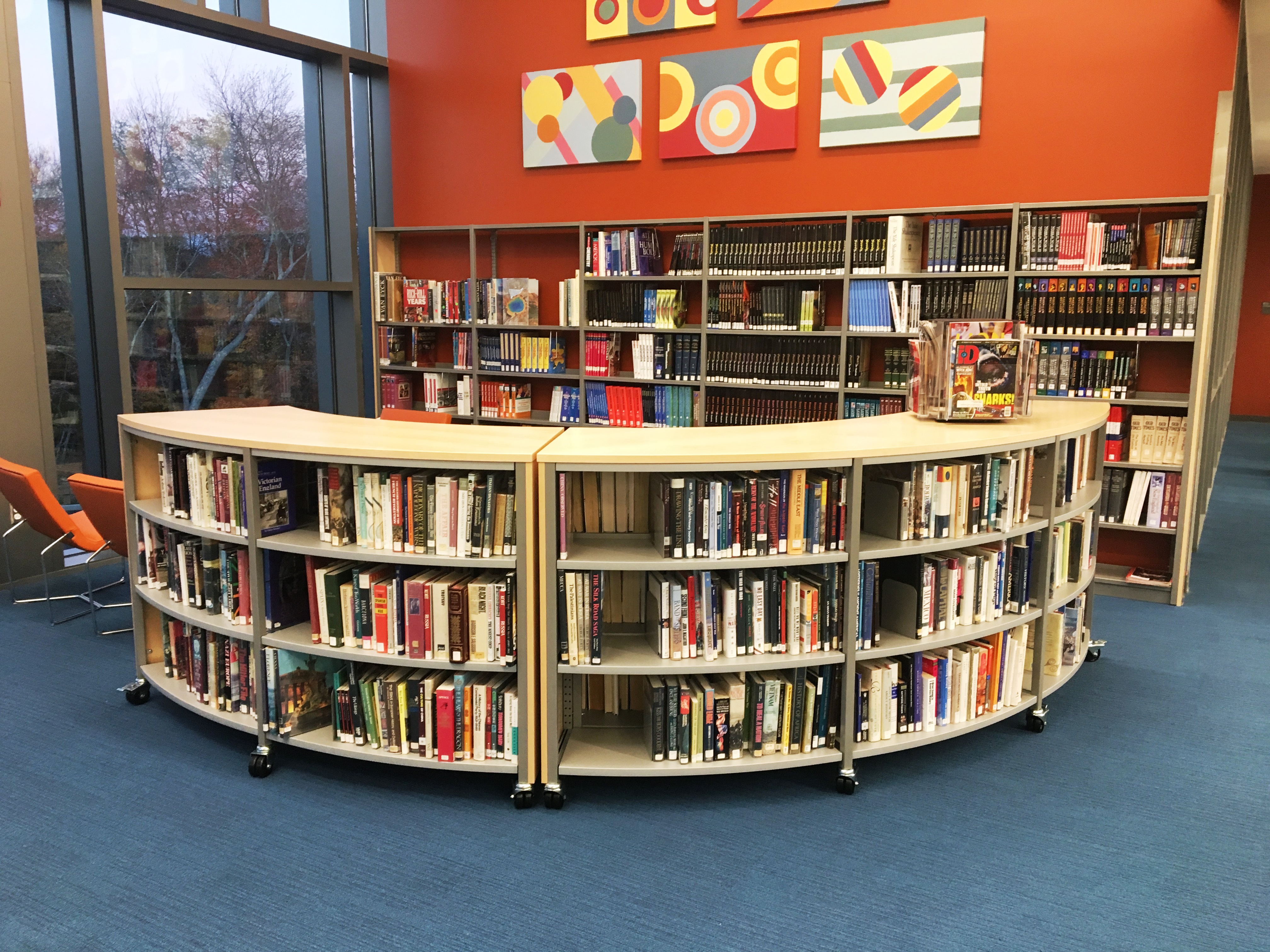 Библиотека купить цена. Стеллажи для библиотеки. Мебель для школьной библиотеки. Книжные стеллажи в библиотеке. Стеллажи для школьной библиотеки.