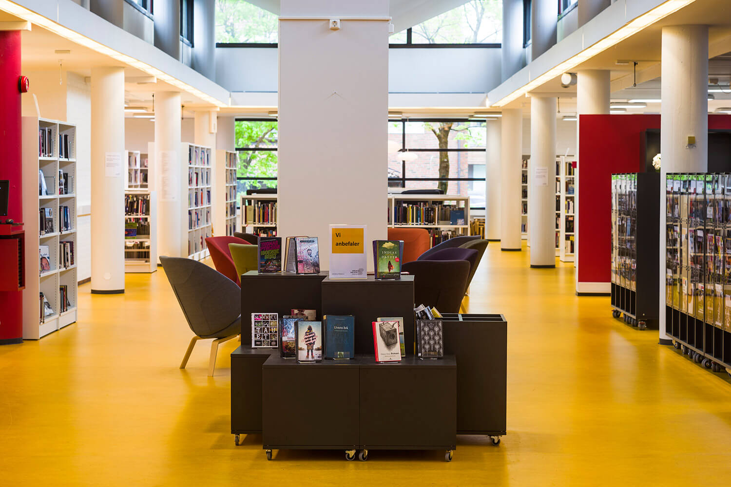 Maria Podium Display