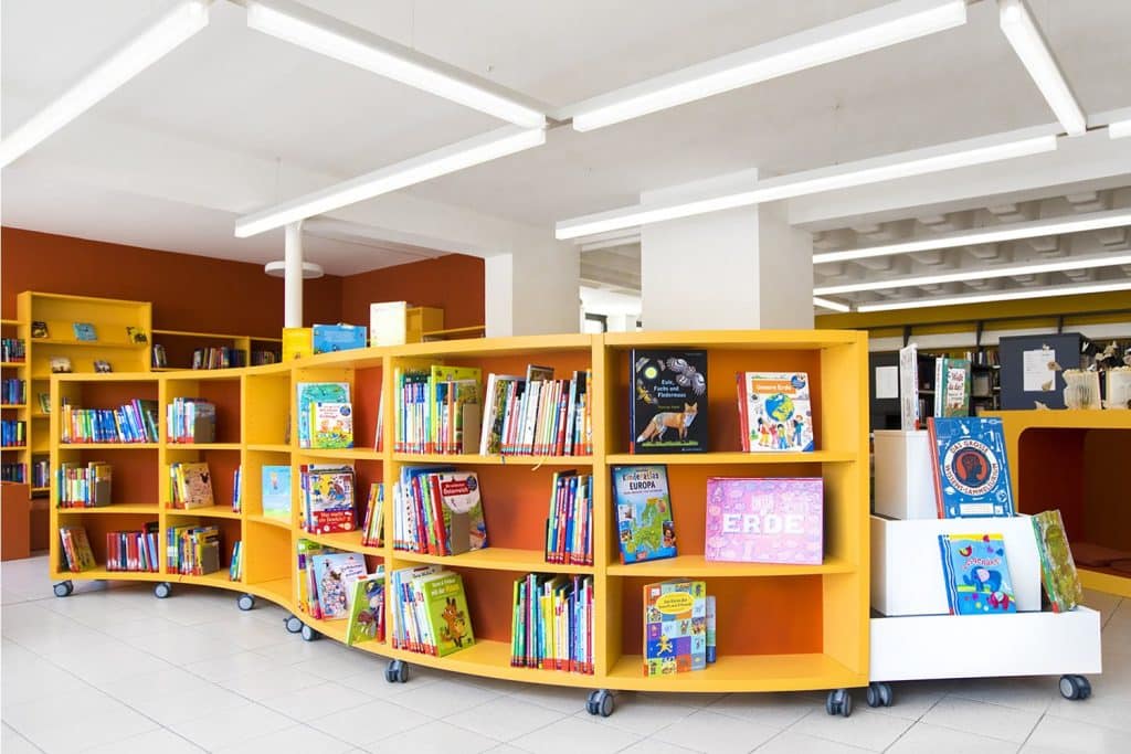 Childrens Curved Shelving